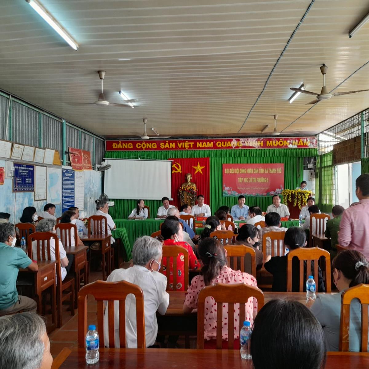 Đại biểu Hội đồng nhân dân tỉnh và thành phố Cao Lãnh tiếp xúc cử tri tại Phường 6