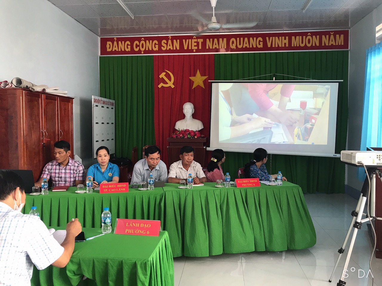 Đại biểu Hội đồng nhân dân thành phố Cao Lãnh và Phường 6 tiếp xúc cử tri trước kỳ họp thứ tư