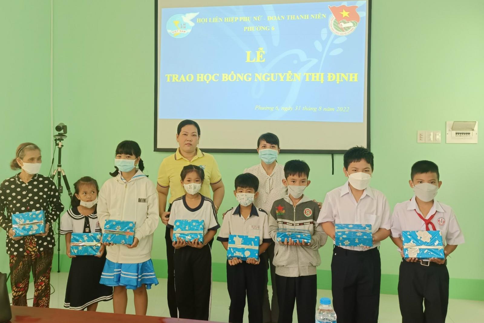 Hội LHPN: Tổ chức trao học bổng Nguyễn Thị Định