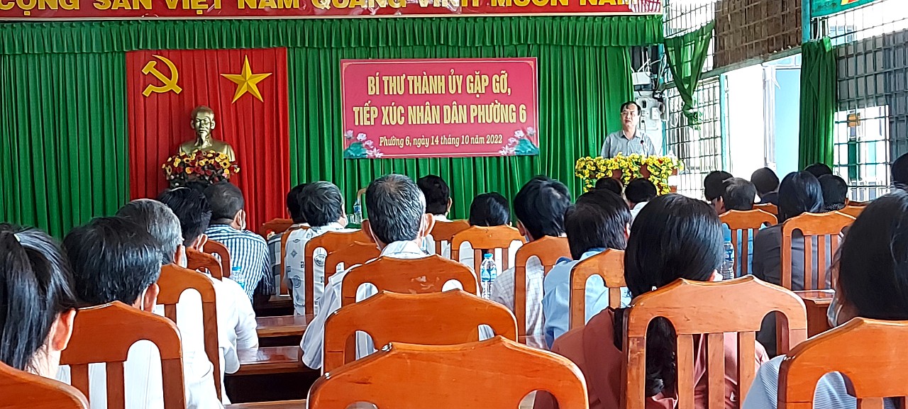Bí thư Thành ủy Cao Lãnh Trần Trí Quang, gặp gỡ, tiếp xúc với nhân dân Phường 6